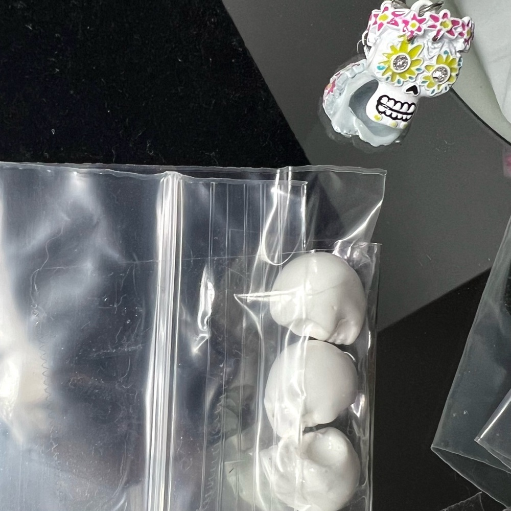 JEWELS AND GEMS DAY OF THE DEAD BEAD EDITION GIFT SET - Picture 7 of 10